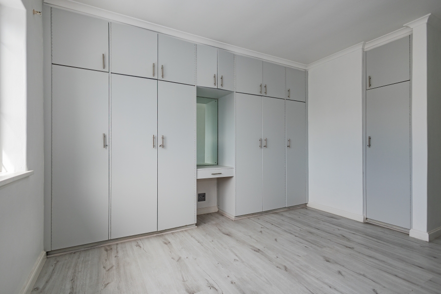 4 Bedroom Property for Sale in Bloubergrant Western Cape